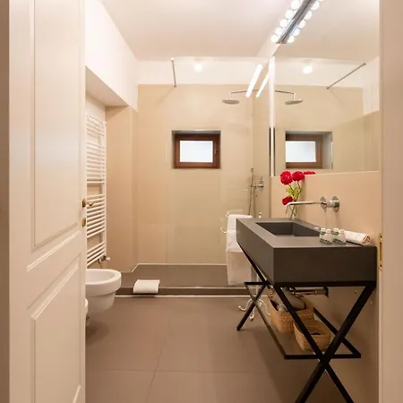 Keys Of Italy -monalda Small-1br By Palazzo Strozzi Florence