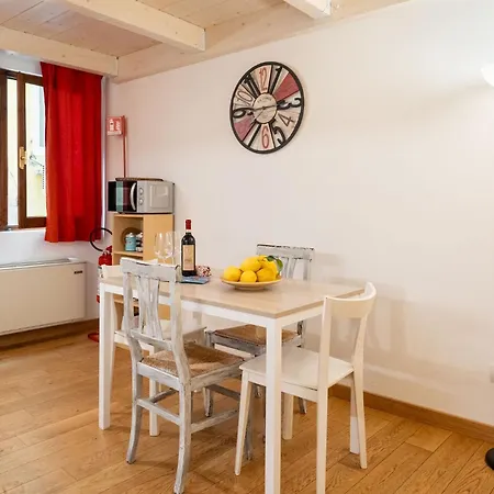 Apartment Keys Of Italy -monalda Small-1br By Palazzo Strozzi