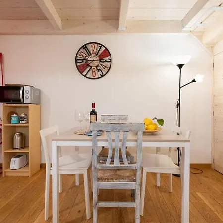 Apartment Keys Of Italy -monalda Small-1br By Palazzo Strozzi *