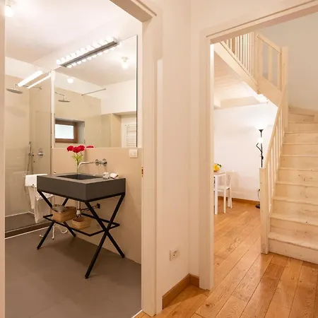 Keys Of Italy -monalda Small-1br By Palazzo Strozzi *