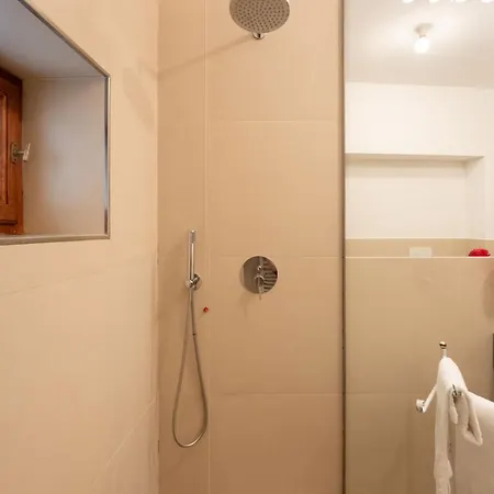 Keys Of Italy -monalda Small-1br By Palazzo Strozzi *