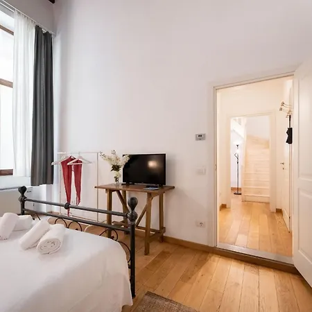 Keys Of Italy -monalda Small-1br By Palazzo Strozzi *