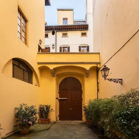 Keys Of Italy -monalda Small-1br By Palazzo Strozzi