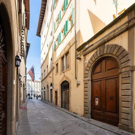 Apartment Keys Of Italy -monalda Small-1br By Palazzo Strozzi *