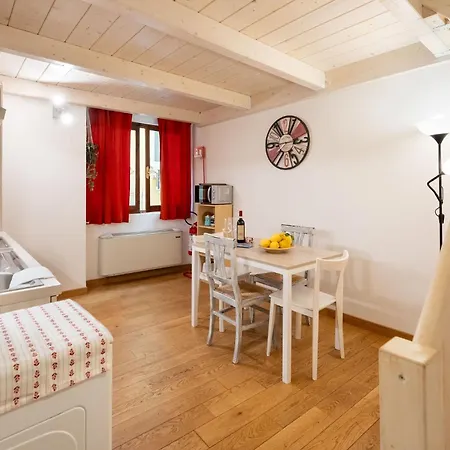 Keys Of Italy -monalda Small-1br By Palazzo Strozzi شقة